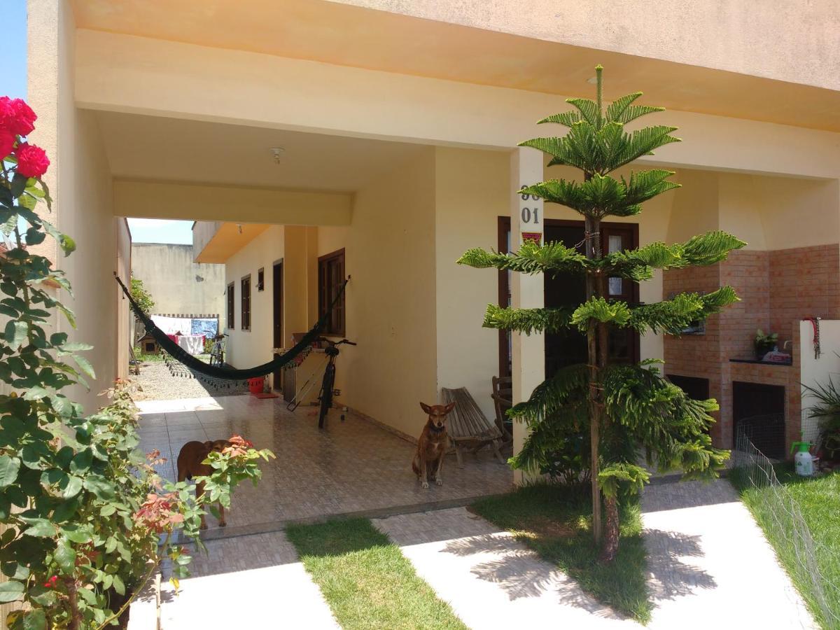 Um Quarto Em Casa Agradavel Pereque Εξωτερικό φωτογραφία