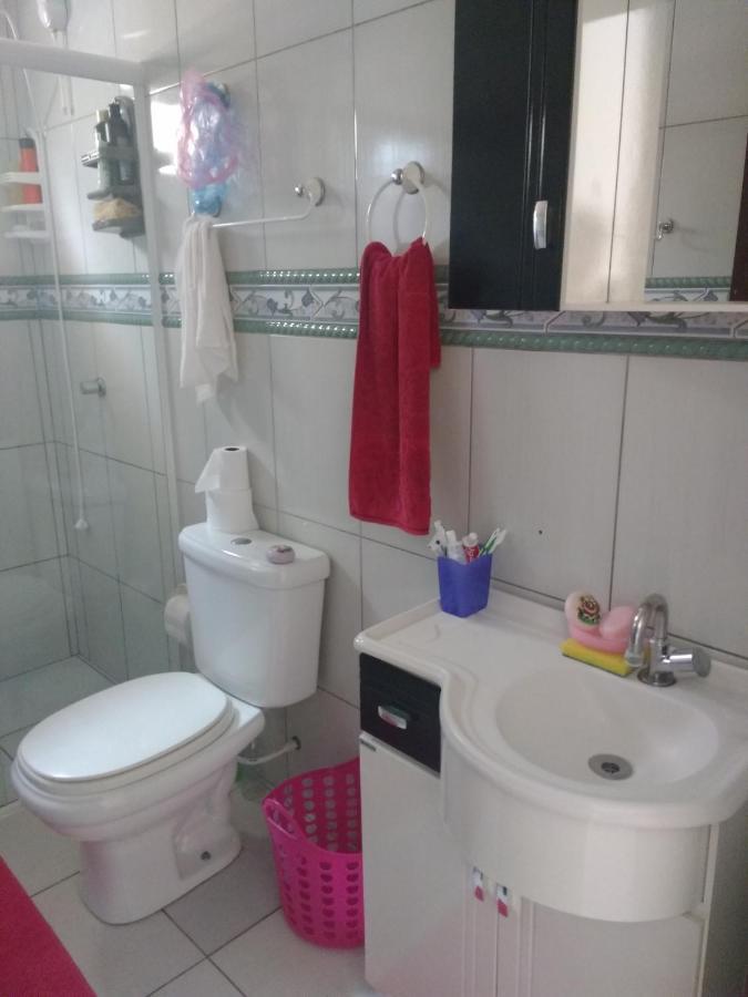 Um Quarto Em Casa Agradavel Pereque Εξωτερικό φωτογραφία