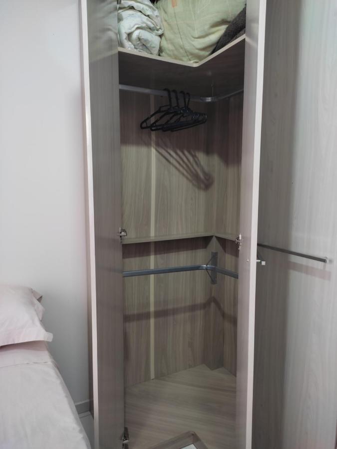Um Quarto Em Casa Agradavel Pereque Εξωτερικό φωτογραφία